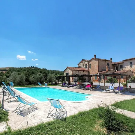 In Tuscany With Pool & Scenic Views