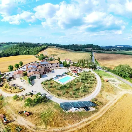 In Tuscany With Pool & Scenic Views