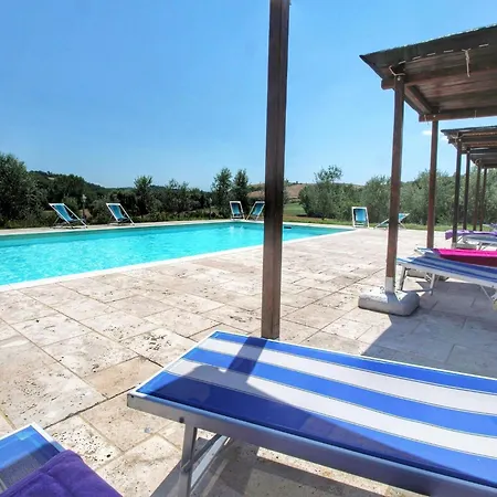 In Tuscany With Pool & Scenic Views